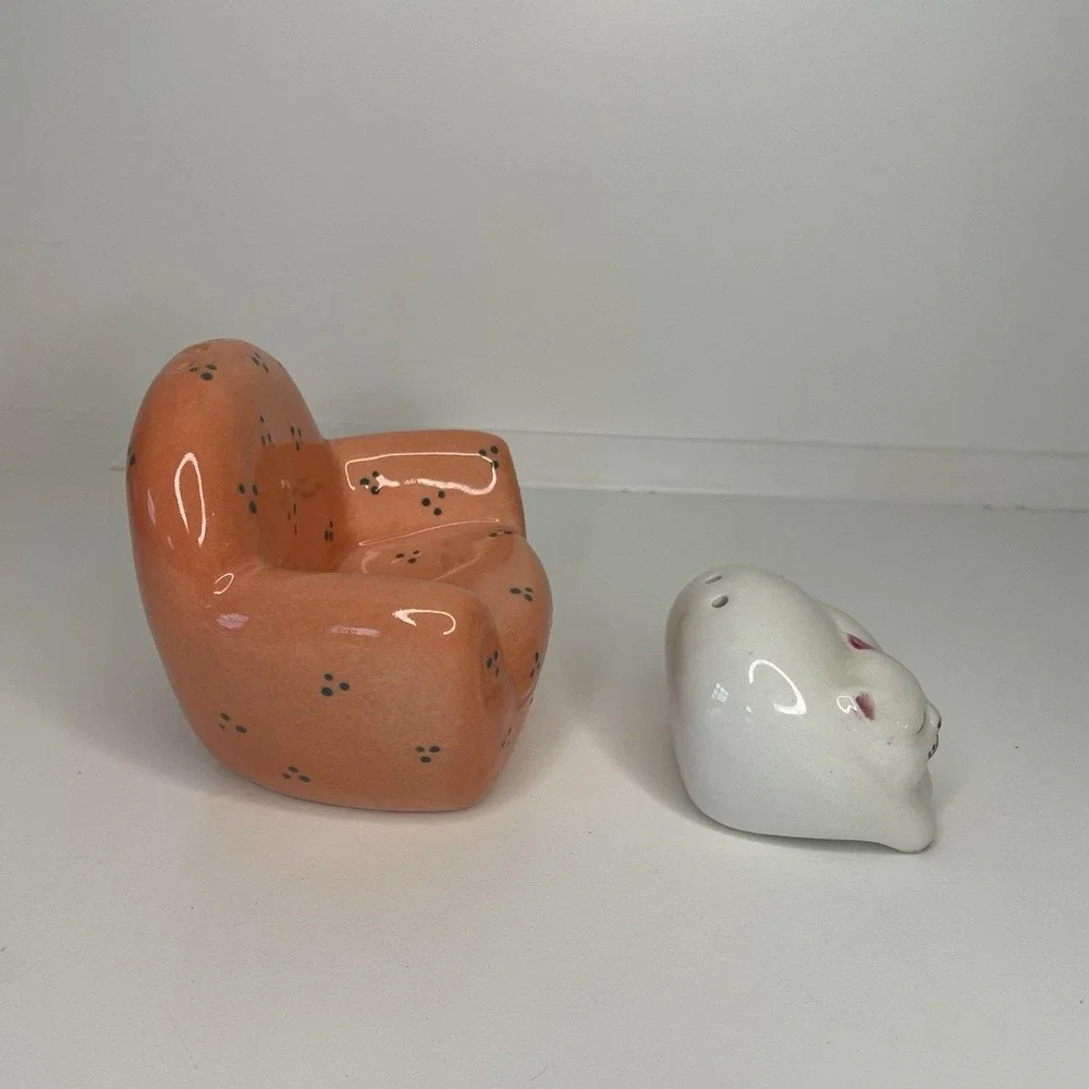 Sleeping White Cat Armchair Ceramic Vintage Salt And Pepper Shaker Clay Art 3